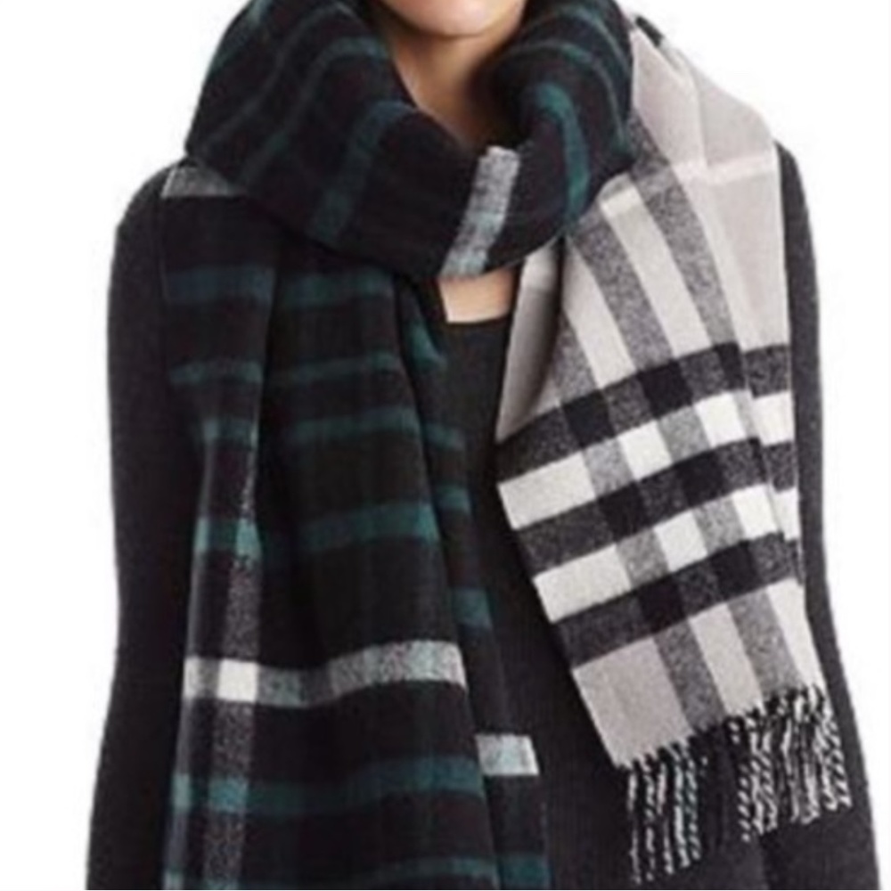 BURBERRY - Authentic reversible wool cashmere scarf